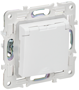 Розетка 1-м 16А С/У З/К со шторками с крышкой IP44 Арктический белый Skandy