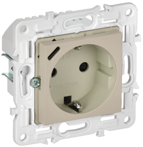 Розетка 1-м 16А С/У З/К со шторками+USB С 18Вт Бежевый Skandy