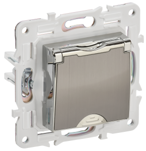 Розетка 1-м 16А С/У З/К со шторками с крышкой IP44 Металл Никель Skandy